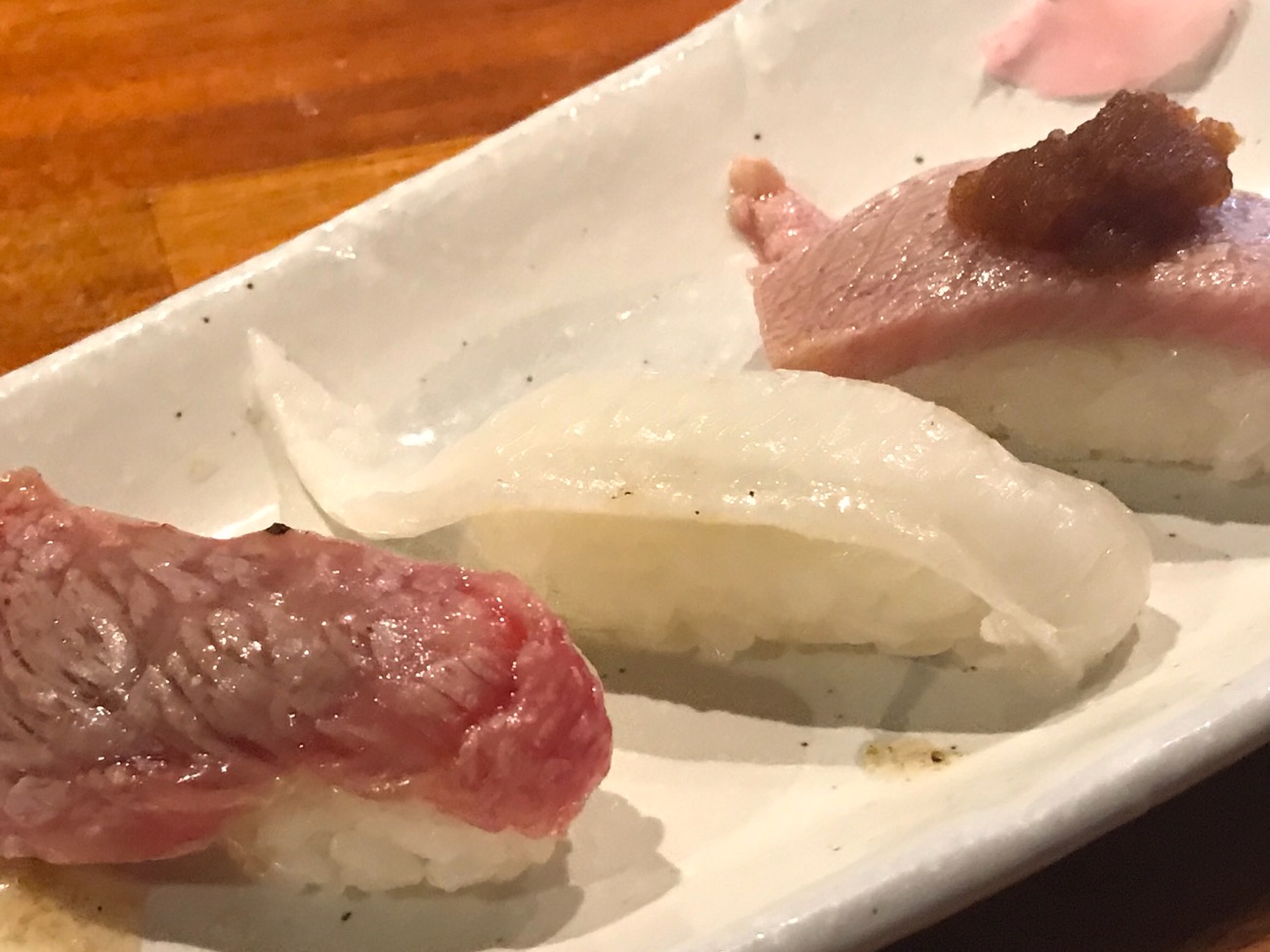 ひとし寿司3種　石垣島グルメおすすめ