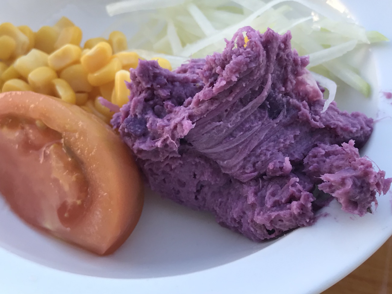 紅芋サラダホテルイーストチャイナシー　朝食ビュッフェ石垣島