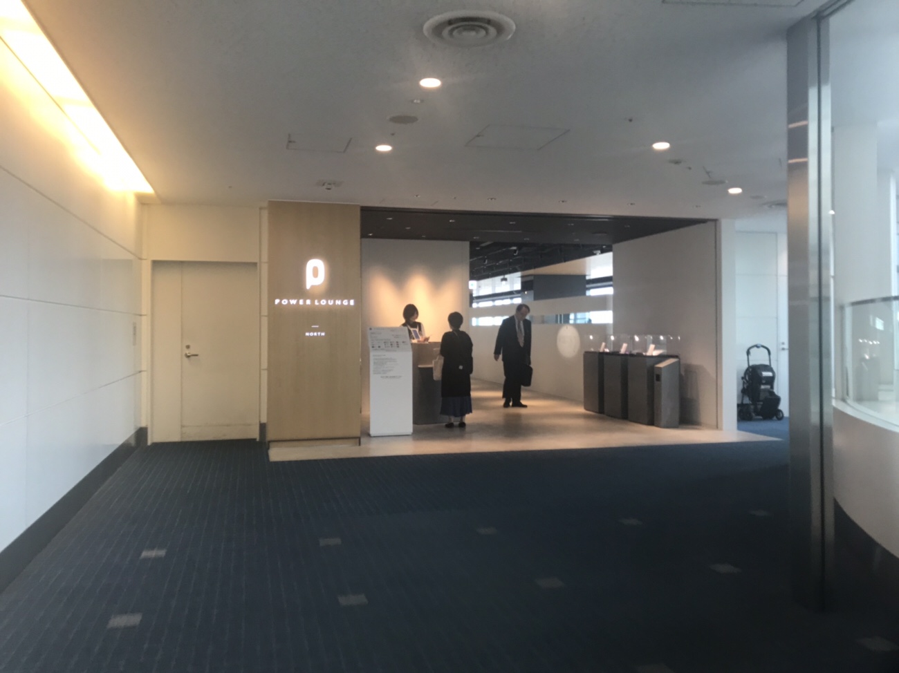 羽田空港第二ターミナル朝食無料のパワーラウンジ