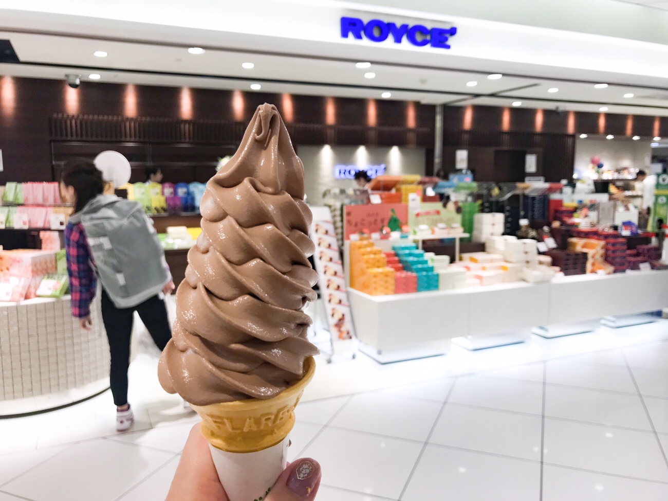ロイズ チョコレートソフトクリーム 新千歳空港グルメ
