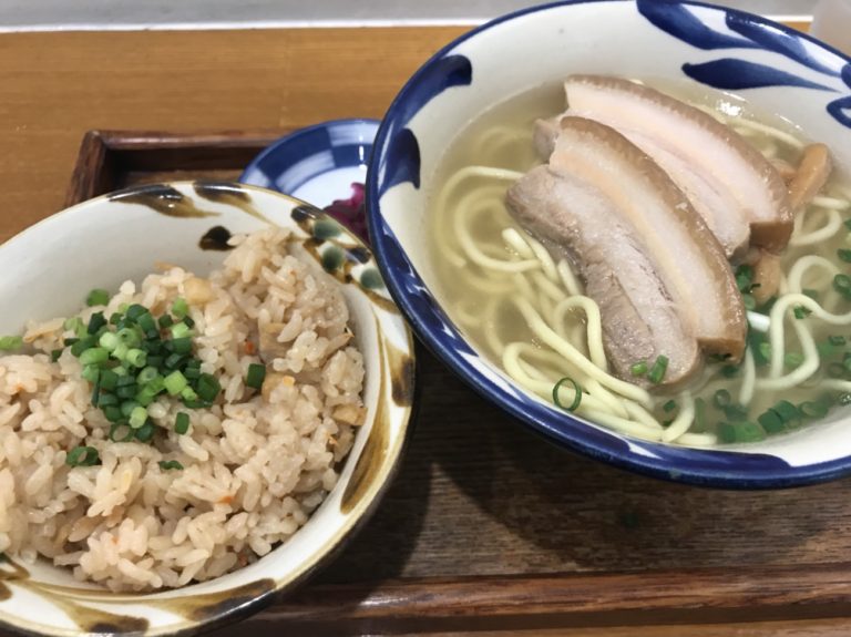 ゆうなパーラーの八重山そばとじゅーしー