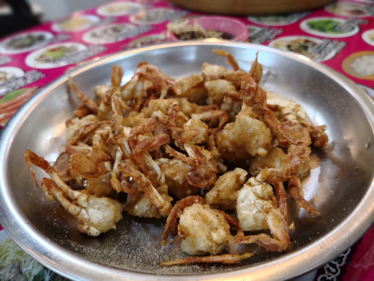 蟹の唐揚げ　士林夜市食べ歩き　台湾旅行ブログ