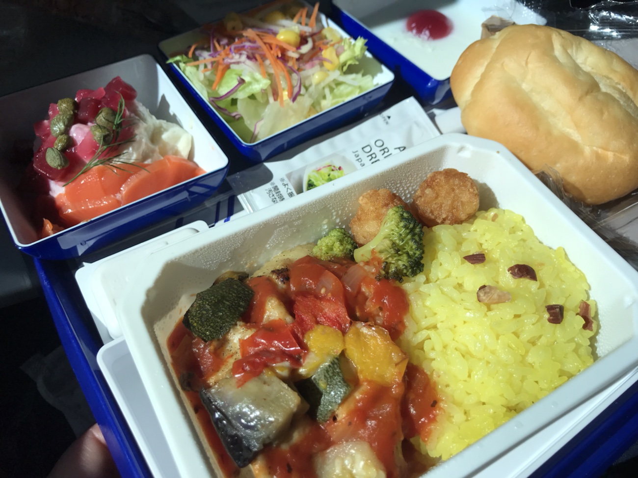 機内食出る出ないの境界線は？ANA機内食レポートブログ