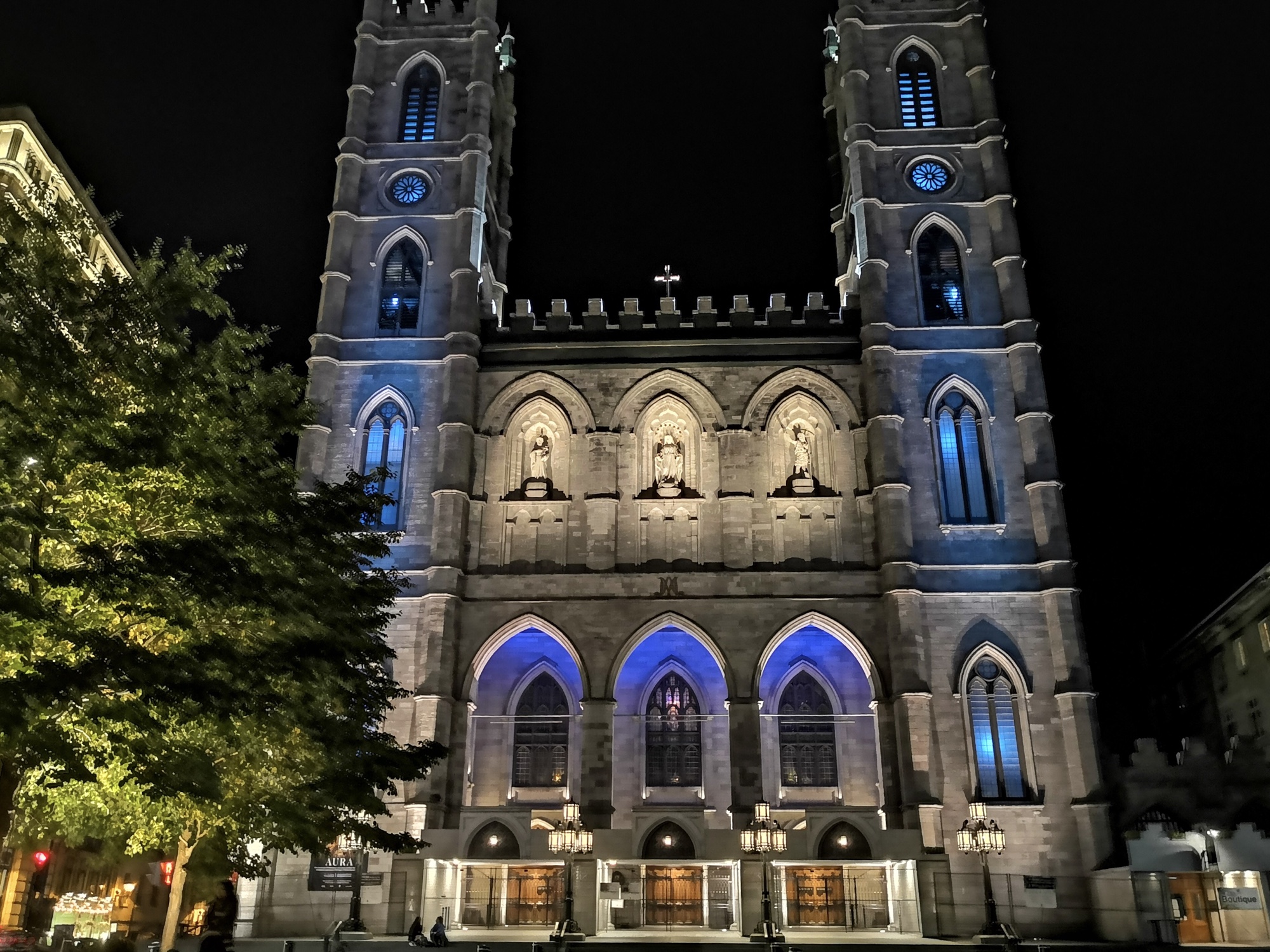 息を吞む美しさ ノートルダム大聖堂 Auraも素晴らしいモントリオール旧市街おすすめの観光 節約プレミアムな旅行ブログ
