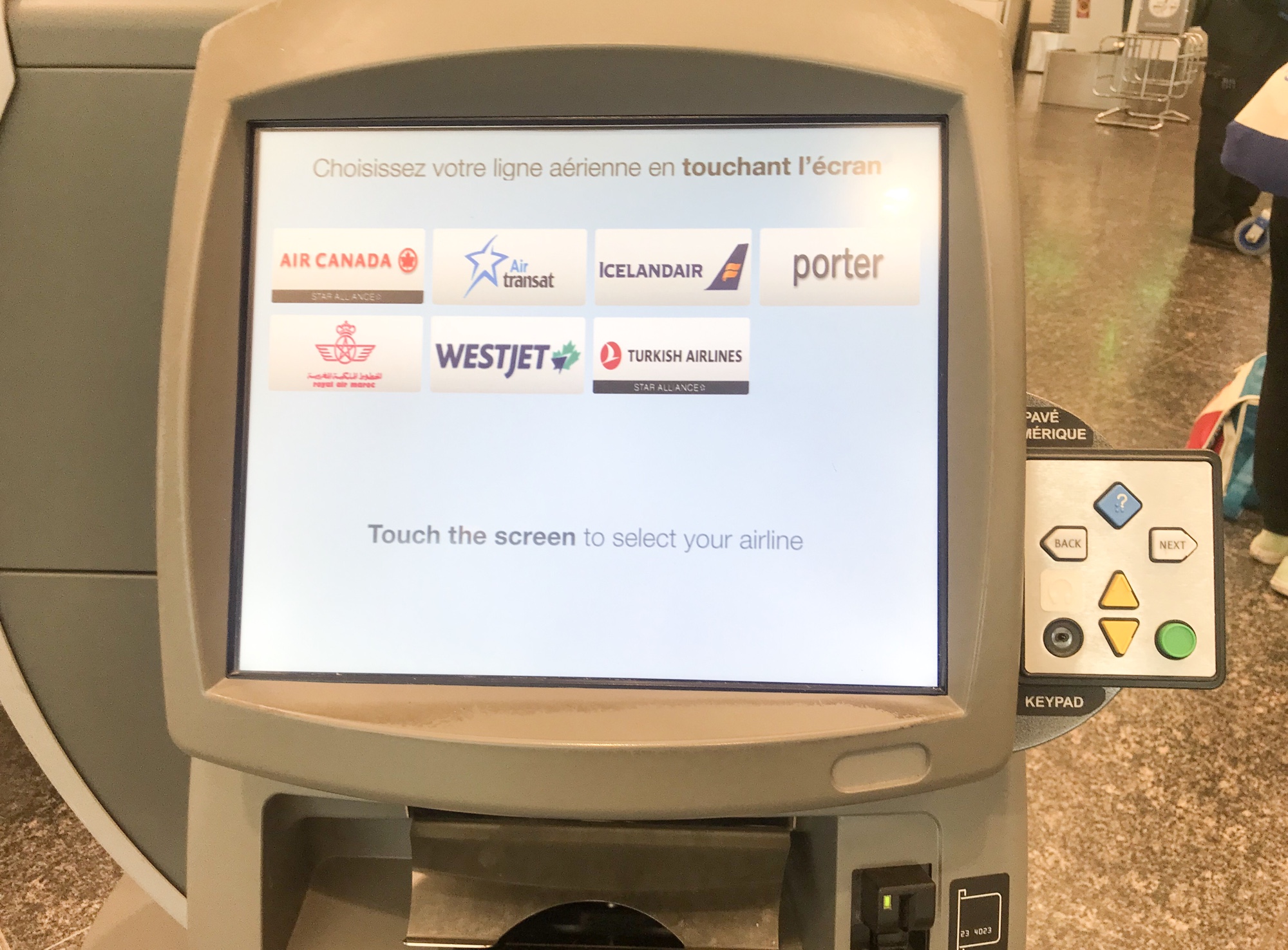モントリオール空港でのエアカナダ自動チェックイン